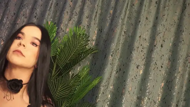 Snapshot of DeniseBlu chatting on 10.04.25 DeniseBlu online show from 10.04.25