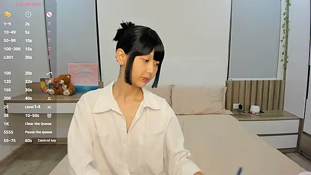 Snapshot of gabby_little chatting on 05.19.26 gabby little online show from 05.19.26