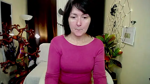 Snapshot of VivianGuchih chatting on 10.11.25 VivianGuchih online show from 10.11.25