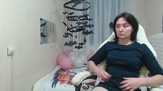 Snapshot of VivianGuchih chatting on 10.19.25 VivianGuchih online show from 10.19.25