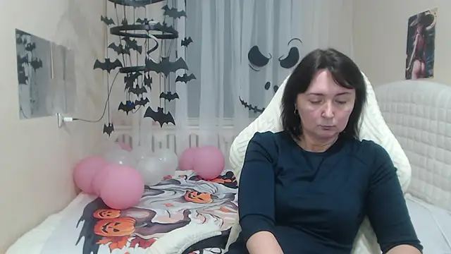 Snapshot of VivianGuchih chatting on 10.25.25 VivianGuchih online show from 10.25.25