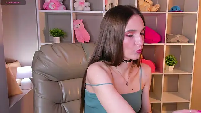 Snapshot of Alisha_Green chatting on 09.18.25 Alisha Green online show from 09.18.25