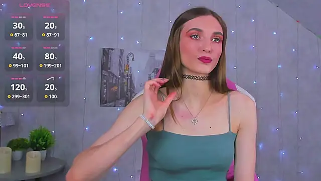 Snapshot of Alisha_Green chatting on 10.20.25 Alisha Green online show from 10.20.25