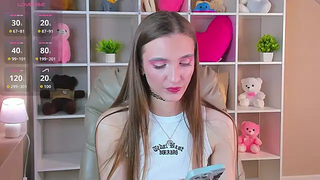 Snapshot of Alisha_Green chatting on 10.21.25 Alisha Green online show from 10.21.25