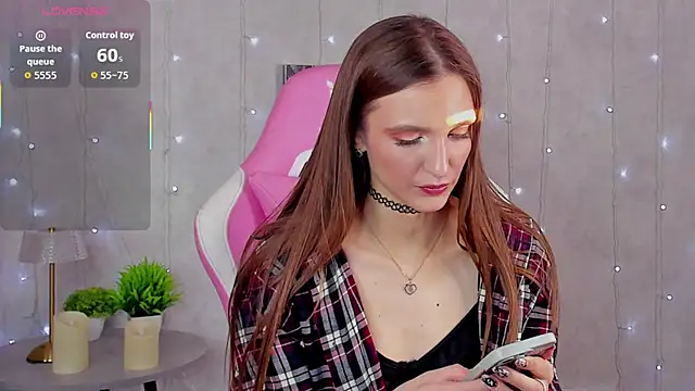 Snapshot of Alisha_Green chatting on 10.24.25 Alisha Green online show from 10.24.25