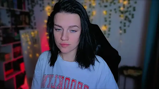 raspberry  girl  online show from 09.28.25