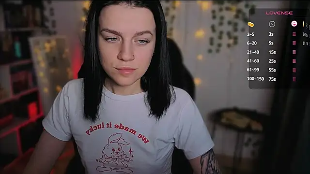 raspberry  girl  online show from 10.04.25