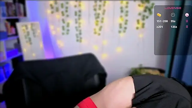 raspberry  girl  online show from 11.12.25