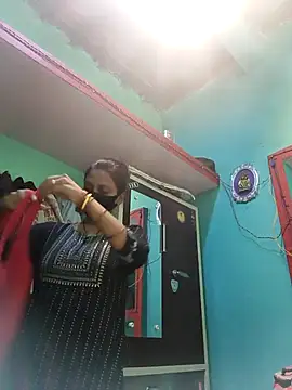 Snapshot of posewith chatting on 10.13.25 posewith online show from 10.13.25