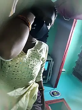 Snapshot of posewith chatting on 10.16.25 posewith online show from 10.16.25