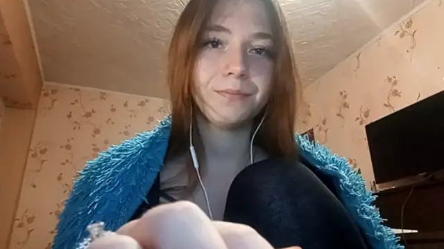 Snapshot of Sophiecuttie chatting on 09.11.25 Sophiecuttie online show from 09.11.25