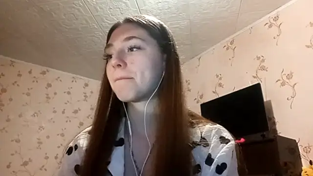 Snapshot of Sophiecuttie chatting on 09.18.25 Sophiecuttie online show from 09.18.25