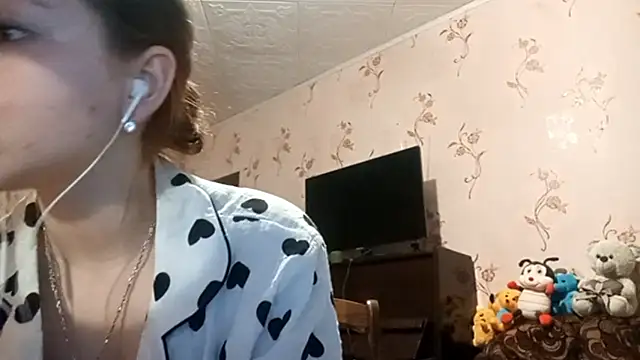 Snapshot of Sophiecuttie chatting on 09.20.25 Sophiecuttie online show from 09.20.25