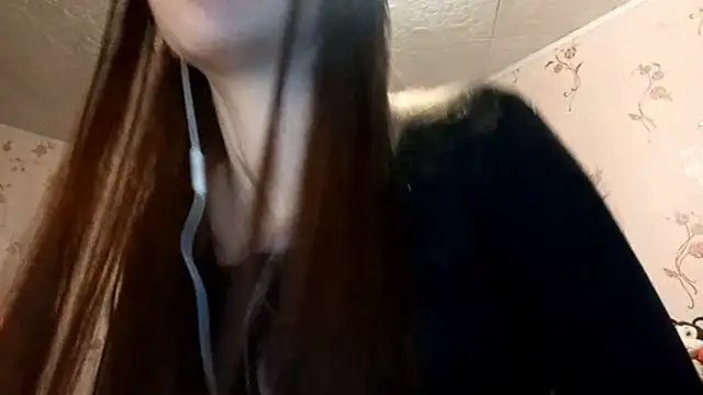 Snapshot of Sophiecuttie chatting on 09.21.25 Sophiecuttie online show from 09.21.25