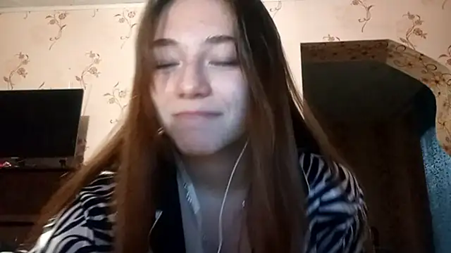 Snapshot of Sophiecuttie chatting on 09.26.25 Sophiecuttie online show from 09.26.25