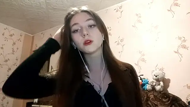 Snapshot of Sophiecuttie chatting on 09.28.25 Sophiecuttie online show from 09.28.25