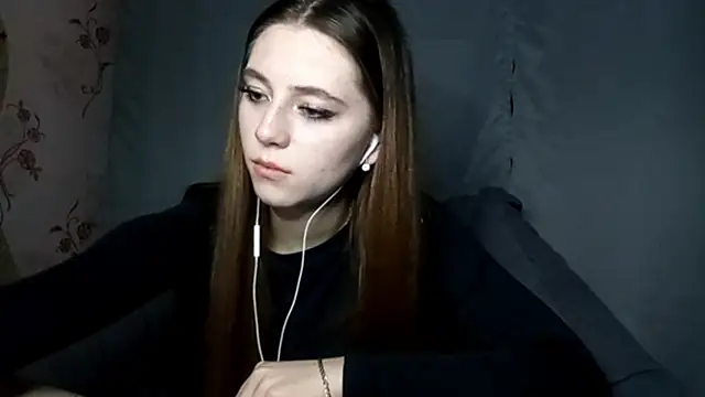 Snapshot of Sophiecuttie chatting on 10.05.25 Sophiecuttie online show from 10.05.25