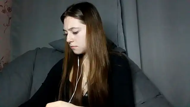 Snapshot of Sophiecuttie chatting on 10.08.25 Sophiecuttie online show from 10.08.25