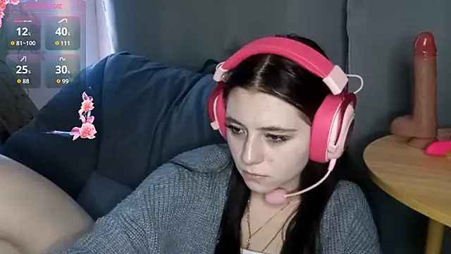 Snapshot of Sophiecuttie chatting on 10.16.25 Sophiecuttie online show from 10.16.25