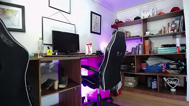 Snapshot of GretaVoss_ chatting on 10.02.25 GretaVoss online show from 10.02.25