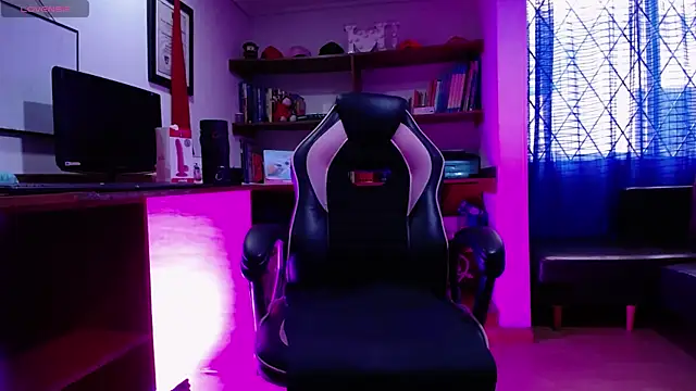 Snapshot of GretaVoss_ chatting on 10.28.25 GretaVoss online show from 10.28.25