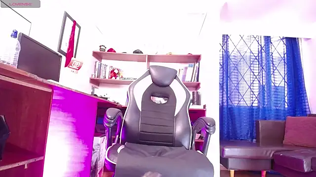 Snapshot of GretaVoss_ chatting on 11.07.25 GretaVoss online show from 11.07.25