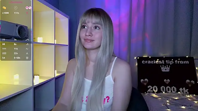 Snapshot of LunaXLoverx chatting on 10.30.25 LunaXLoverx online show from 10.30.25