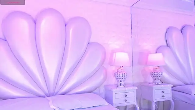 Snapshot of HatsaJones chatting on 09.26.25 HatsaJones online show from 09.26.25