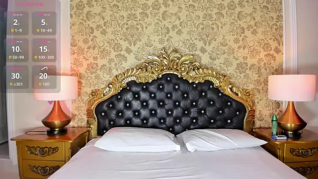 Snapshot of HatsaJones chatting on 10.24.25 HatsaJones online show from 10.24.25