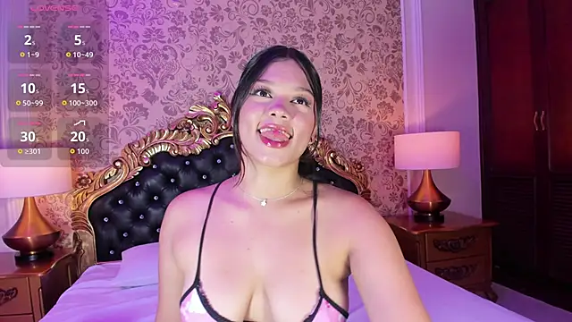 Snapshot of HatsaJones chatting on 10.30.25 HatsaJones online show from 10.30.25