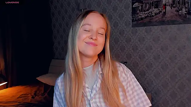 Snapshot of SoonMoor chatting on 10.02.25 SoonMoor online show from 10.02.25