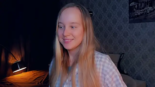 Snapshot of SoonMoor chatting on 10.03.25 SoonMoor online show from 10.03.25