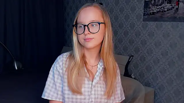 Snapshot of SoonMoor chatting on 10.11.25 SoonMoor online show from 10.11.25