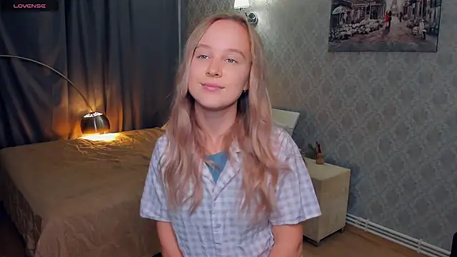 Snapshot of SoonMoor chatting on 10.30.25 SoonMoor online show from 10.30.25