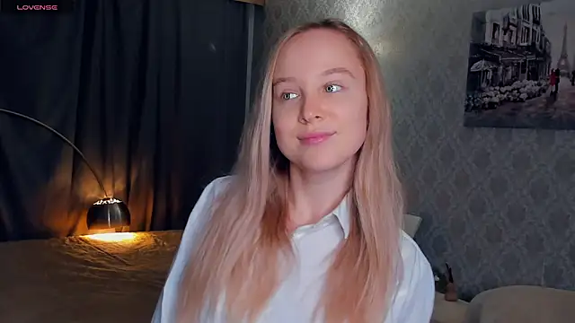 Snapshot of SoonMoor chatting on 11.04.25 SoonMoor online show from 11.04.25