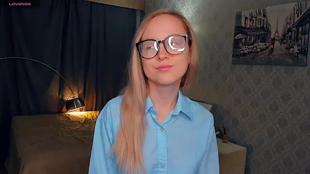 Snapshot of SoonMoor chatting on 11.06.25 SoonMoor online show from 11.06.25