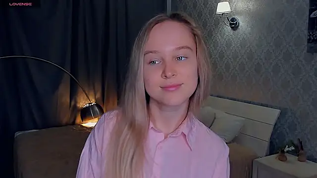 Snapshot of SoonMoor chatting on 11.11.25 SoonMoor online show from 11.11.25