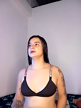 Snapshot of littleemma_77 chatting on 09.25.25 littleemma 77 online show from 09.25.25