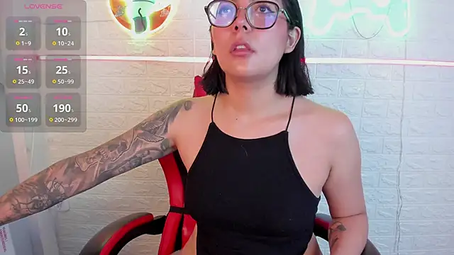 LolaXXXperience online show from 11.22.25