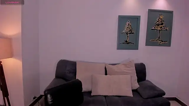 SussyBellX online show from 11.18.25