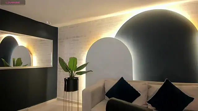 LucyWeiss  online show from 10.12.25