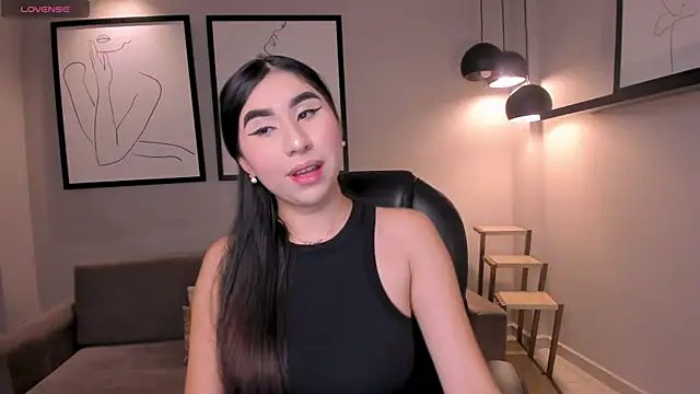 MayaMoretti  online show from 10.10.25