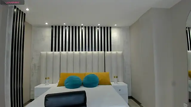 MayaMoretti  online show from 02.01.26