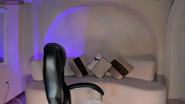 MayaMoretti  online show from 02.25.26