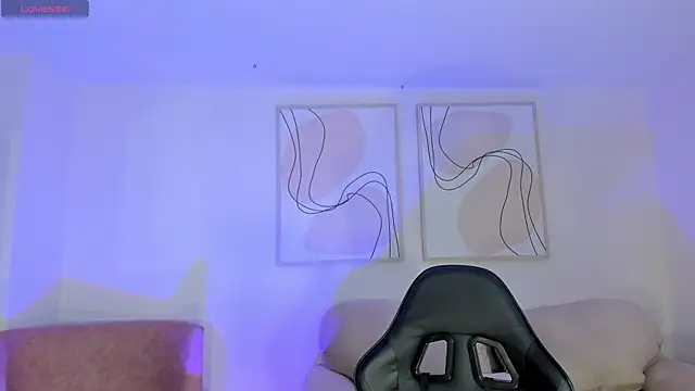 MayaMoretti  online show from 04.22.26