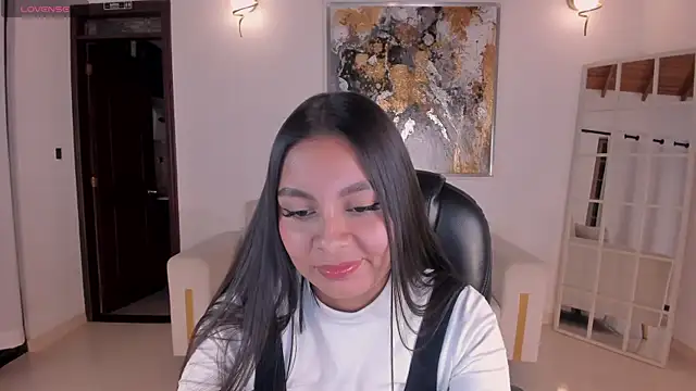 Snapshot of NinaBlum chatting on 09.29.25 NinaBlum online show from 09.29.25