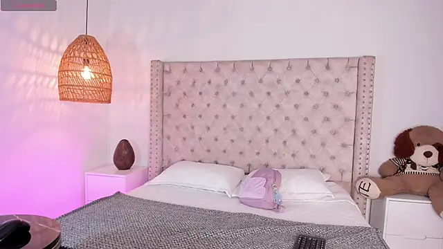 Snapshot of AdharaMancinii chatting on 09.27.25 AdharaMancinii online show from 09.27.25