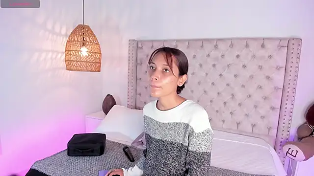 Snapshot of AdharaMancinii chatting on 09.30.25 AdharaMancinii online show from 09.30.25