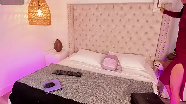 Snapshot of AdharaMancinii chatting on 10.08.25 AdharaMancinii online show from 10.08.25