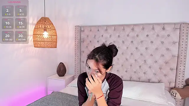 Snapshot of AdharaMancinii chatting on 10.30.25 AdharaMancinii online show from 10.30.25